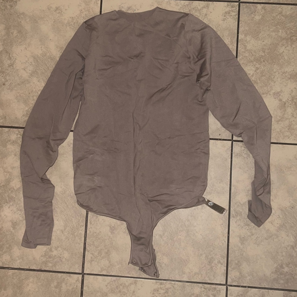 Skims ESSENTIAL CREW NECK LONG SLEEVE BODYSUIT